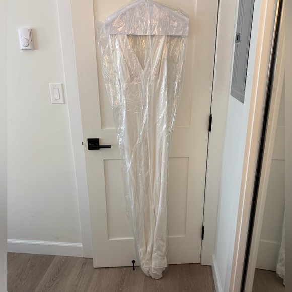 Meshki White V-Neck Maxi Gown - Picture 4 of 6